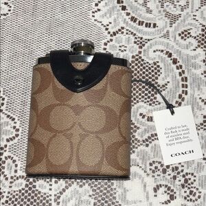 Coach Flask In Signature Canvas
COLOR: GUNMETAL/KHAKI
New Unused giftable
